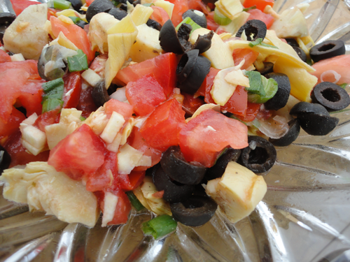 Salade d'artichauts, tomates et olives noires