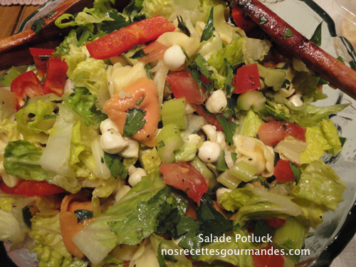 Salade tortellinis, laitue et bocconcinis